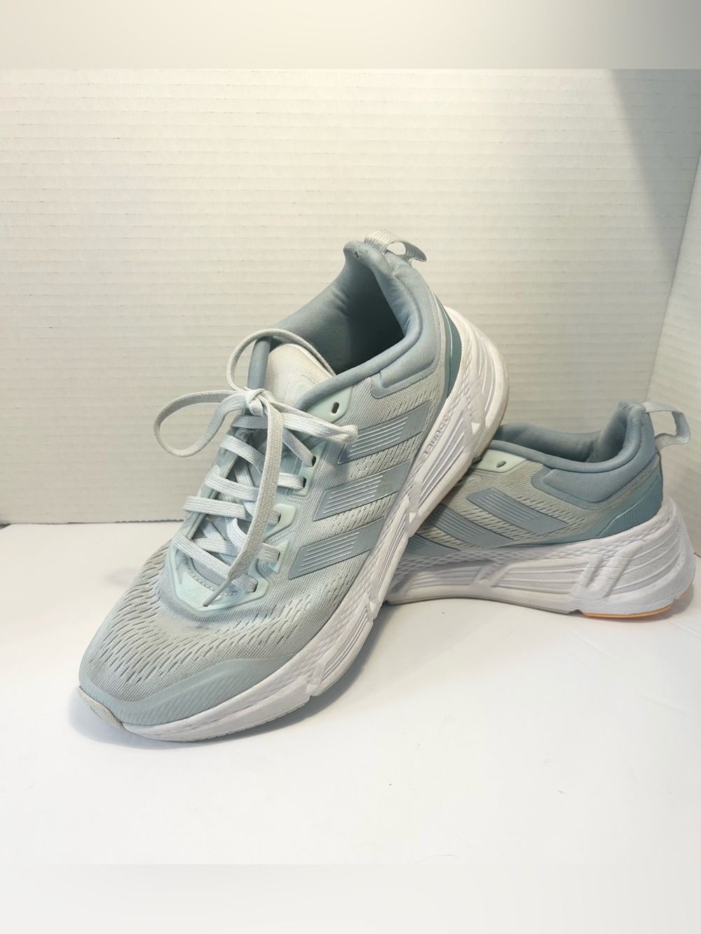 Adidas Sneakers Size 9.5 Women’s Questar Pale Blue Training Running Gray